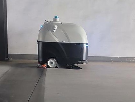 王楚欽孫穎莎晉級(jí)八強(qiáng)，坦力無(wú)人駕駛洗掃車(chē)清潔秀 “新招”！