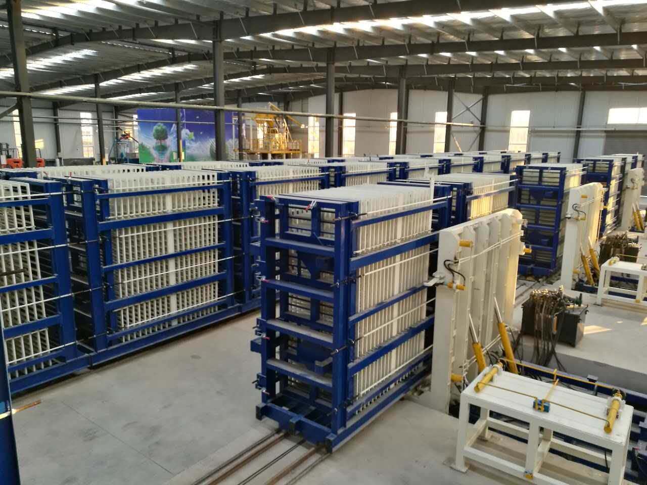 1630283071203606.jpg 20170221-江蘇宿遷立式復(fù)合板機生產(chǎn)現(xiàn)場 (2).jpg